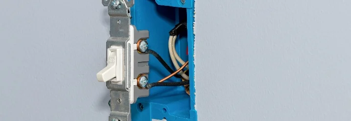 Lichtschalter mit Verkabelung